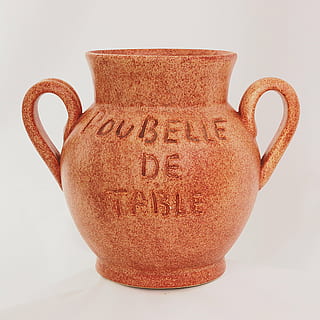 ceràmica, contenidor, escombraries, taula, safata de taula, art, artesanies, natura morta, a l'interior, art i artesania, artesania, tir de l'estudi, cap gent, fons blanc, tassa, primer pla, marró, creativitat, sol objecte, text, tassa de cafè, fang, menjar i beguda, tallar, 2K, CC0, domini públic, lliure de regalies