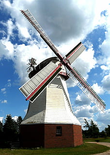 vent, molí, ala, núvols, Eyendorf, vent, molí, blau, cel, antic molí de vent, energia eòlica, energia alternativa, conservació del medi ambient, molí de vent, aerogenerador, generació de combustible i energia, núvol - cel, energia renovable, turbina, molí de vent tradicional, arquitectura, estructura construïda, naturalesa, vista d’angle baix, exterior de l'edifici, dia, medi ambient, arbre, cap gent, escena rural, a l'aire lliure, 2K, CC0, domini públic, lliure de regalies