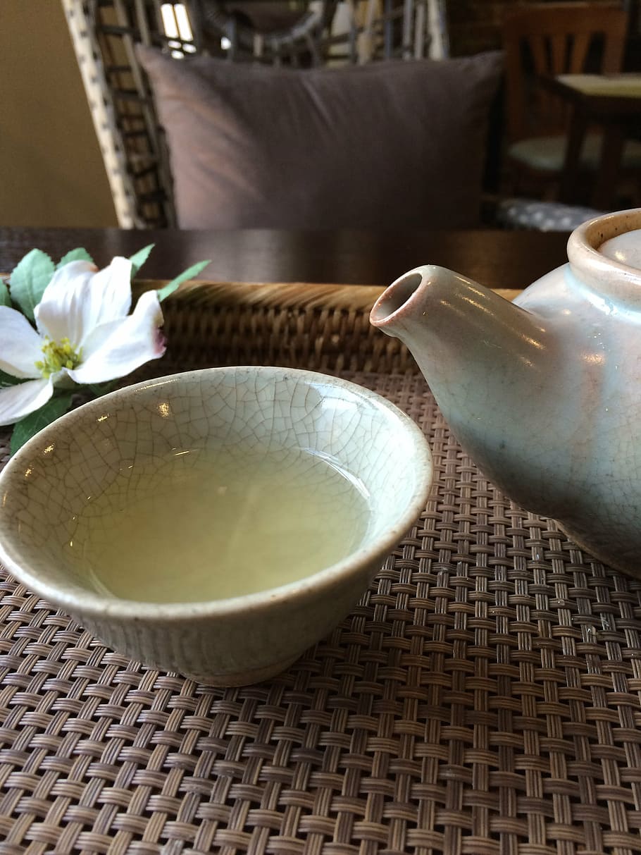 te, begudes, te fermentat, tetera, te - beguda calenta, tassa, beure, tassa de te, cultures, flor, planta amb flors, menjar i beguda, planta, relaxació, benestar, a l'interior, estil de vida saludable, frescor, primer pla, naturalesa, refresc, beguda calenta, bol, cap gent, bellesa a la natura, mat de lloc, vaixella, luxe, safata, 2K