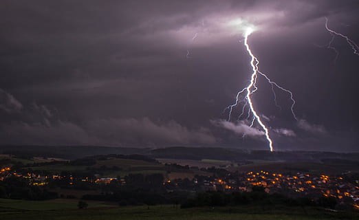lyn, nat tid, torden, vejr, storm, magt i naturen, sky - himmel, strøm, tordenvejr, himmel, advarselsskilt, skønhed i naturen, skilt, storm sky, miljø, meddelelse, dramatisk himmel, forked lightning, natur, belyst, nat, landskab, ingen mennesker, ildevarslende, udendørs, elektricitet, 2K, CC0, offentligt domæne, royaltyfrie