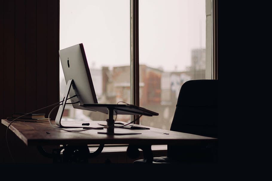 portàtil, escriptori, finestra, oficina, poma, mac, ordinador, ipad, tecnologia, negocis, llibres, monitor, taula, a l'interior, cadira, mobles, absència, cap gent, seient, negoci corporatiu, vidre - material, dia, buit, connexió, equips informàtics, teclat, 1080P