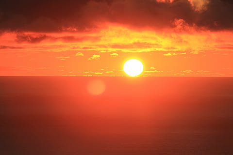 nubes, puesta de sol, mar, playa, colores, la palma, marca, isla, montañas, paisaje, cielo, Dom, belleza en la naturaleza, paisajes - naturaleza, color naranja, luz del sol, tranquilidad, escena tranquila, naturaleza, idílico, circulo, nube - cielo, cielo dramático, forma geometrica, ambiente, rojo, al aire libre, nadie, calor - temperatura, brillantemente iluminado, brillante, cielo romantico, 5K, CC0, dominio público, libre de derechos