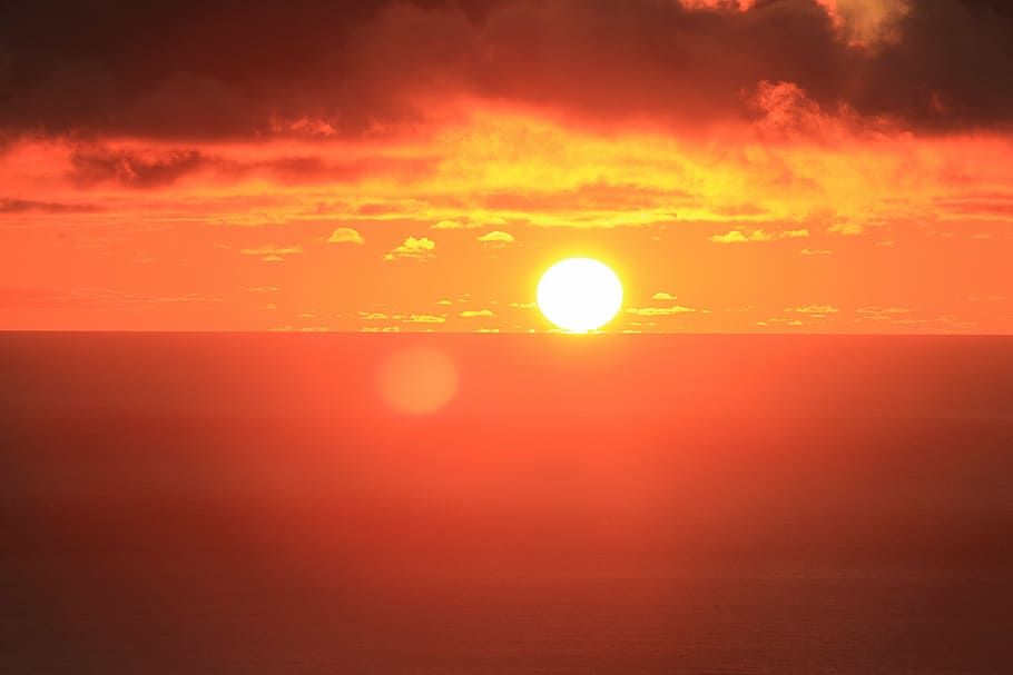 nubes, puesta de sol, mar, playa, colores, la palma, marca, isla, montañas, paisaje, cielo, Dom, belleza en la naturaleza, paisajes - naturaleza, color naranja, luz del sol, tranquilidad, escena tranquila, naturaleza, idílico, circulo, nube - cielo, cielo dramático, forma geometrica, ambiente, rojo, al aire libre, nadie, calor - temperatura, brillantemente iluminado, brillante, cielo romantico, 5K