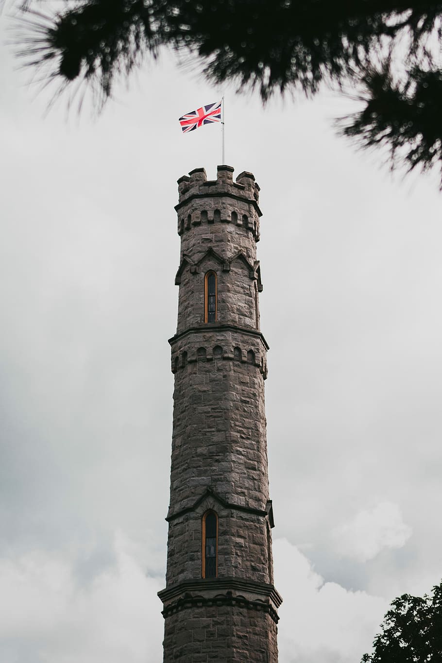 gri, beton, turn, uk flag, fotografie, minaret, clădire, steag, cărămidă, Regatul Unit, vedere unghiulară joasă, cer, construită, natură, nor - cer, arhitectură, exteriorul clădirii, înalt - înalt, trecutul, istorie, copac, patriotism, zi, destinații de călătorie, nici o persoana, plantă, călătorie, în aer liber, coloană arhitecturală, independenţă, 4K