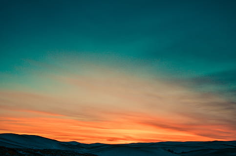 Fajar, senja, bukit, horison, gunung, alam, langit, matahari terbenam, pemandangan, di luar rumah, scenics - alam, keindahan di alam, adegan yang tenang, ketenangan, tidak ada orang, awan - langit, lingkungan Hidup, idilis, pegunungan, warna oranye, langit yang dramatis, biru, megah, perasaan kagum, langit romantis, 4K