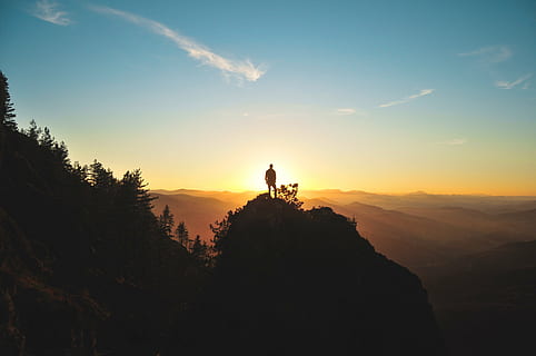 backlit, konifer, Fajar, siang hari, senja, malam, kabut, pemandangan, cahaya, pria, gunung, alam, di luar rumah, indah, bayangan hitam, matahari, matahari terbit, matahari terbenam, perjalanan, pohon, langit, scenics - alam, keindahan di alam, adegan yang tenang, ketenangan, orang sungguhan, kegiatan waktu luang, gaya hidup, adegan non-urban, satu orang, kedudukan, awan - langit, idilis, aktivitas, 4K