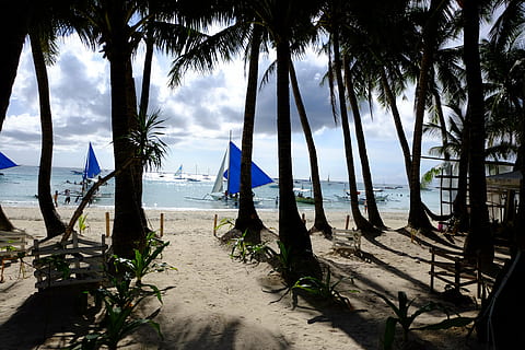 weißer Strand, Boracay, Wolke, Strand, Wasser, Meer, Baum, Land, Palme, Himmel, Pflanze, Natur, tropisches Klima, Sand, Szenen - Natur, Wasserfahrzeug, Ruhe, wolke - himmel, ruhige Szene, Schönheit in der Natur, Tag, Horizont über Wasser, keine Leute, draußen, Kokospalme, 4K, CC0, gemeinfrei, lizenzfrei