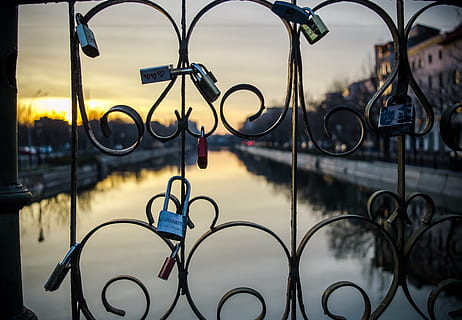 panys, pont, posta de sol, reflexió, aigua, a la tarda, taronja, amor, romanç, paisatge, parella, sol, núvol, dambovita, cel, bucarest, primavera, cap gent, metall, gots, ciutat, arquitectura, ulleres, centrar-se en primer pla, carrer, finestra, naturalesa, a l'aire lliure, dia, transparent, vidre - material, núvol - cel, primer pla, barrera, límit, 5K, CC0, domini públic, lliure de regalies