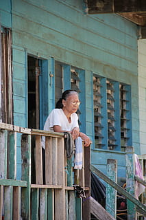 wisdom, age, know, one person, real people, built structure, architecture, wood - material, building exterior, day, standing, casual clothing, mature adult, lifestyles, three quarter length, adult, leisure activity, building, front view, outdoors, sunlight, mature men, 5K, CC0, public domain, royalty free