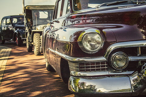 selettivo, fotografia a fuoco, classico, marrone, auto, vecchi tempi, vecchia macchina, settore automobilistico, Vintage ▾, auto d'epoca, elegante, vecchio, trasporto, retrò, lucidare, veicolo, lusso, rapimento, pneumatici, viola, contrasto, surreale, macchina americana, splendente, macchine, modo di trasporto, veicolo terrestre, veicolo a motore, mezzi di trasporto, in stile retrò, faro, macchina vintage, giorno, stazionario, metallo, nessuno, luce del sole, all'aperto, natura, città, obsoleto, color argento, cromo, 4K, CC0, dominio pubblico, privo di copyright