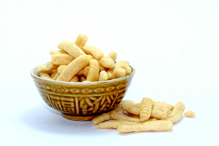 xip, cruixent, paquet, berenar, bol, tureen, aïllat, Munt, pebre, tall, placa, fregit, deliciós, blanc, poc sa, grassos, dieta, preparat, groc, brillant, pila, taronja, calories, Conca, ondulat, traçat de retall, escombraries, vegetals, menjar, saborós, ceràmica, vitamina, nosh, tallar, aboqui, salat, ingredient, daurat, fons, fresc, picant, ràpid, menjar i beguda, patata preparada, cap gent, fons blanc, tir de l'estudi, frescor, natura morta, a l'interior, primer pla, menjar poc saludable, patata, llest per menjar, menjar ràpid, gran grup d'objectes, còpia espai, patates fregides, patates xip, fer dieta, temptació, 2K