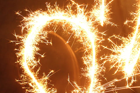 foc, flacără, deschis, foc, flacără, scântei, ardere, foc de artificii, celebrare, foc de artificii - obiect de om, mişcare, arta culturii și divertismentului, iluminat, noapte, eveniment, luminos, expunere lungă, mișcare încețoșată, natură, sclipire, nici o persoana, în aer liber, foc - fenomen natural, formă, 2K, CC0, domeniu public, fără drepturi de autor