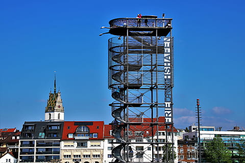 platformă, vedere, scară, cer, Friedrichshafen, case, la curtea din, călătorie, arhitectură, nimeni, modern, orizontală, zi, turn, tur, turism, construcție de oțel, proiectarea modelului, odihnă, clădire, simbol, locuri de interes, plajă, plimbări, relaxare, vacanţă, panoramă, albastru, construită, exteriorul clădirii, oraș, natură, nici o persoana, cer senin, în aer liber, dezvoltare, industrie, mașini, înalt - înalt, macara - utilaje pentru constructii, lumina soarelui, santier, zgârie-nori, echipament de constructie, comunicații globale, 5K, CC0, domeniu public, fără drepturi de autor