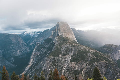 foto, grigio, montagna, bianca, nuvole, giorno, neve ricoperta di montagna, nube, roccia, scogliera, nebbia, Innevato, mezza cupola, natura, albero, pioggia, sierra nevada, foresta, californio, Parco Nazionale, scenics - natura, cielo, ambiente, catena montuosa, nuvola - cielo, paesaggio, picco di montagna, bellezza nella natura, destinazioni di viaggio, all'aperto, nessuno, solido, viaggio, roccia - oggetto, la tranquillità, 5K, CC0, dominio pubblico, privo di copyright