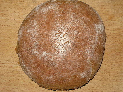 ekmek, çiftçi, ekmekler, çiftçinin ekmeği, selberbacken, hatta pişmiş, sakin ol, yemek, akşam duası, Gıda, somun, abur cubur, un, somun ekmek, kahverengi, fırın, fırında pişirme, Pasta Hamur, buğday, ahşap malzeme, tazelik, pişmiş, yiyecek ve içecek, sağlıklı beslenme, bütün, tahıl bitkisi, insansız, kapatmak, içeriye, doğrudan yukarıda, tablo, natürmort, tatlı yiyecek, yüksek açılı görünüş, tek nesne, daire, refah, yemeye hazır, şekil, 2K, CC0, kamu malı, telif ücretsiz