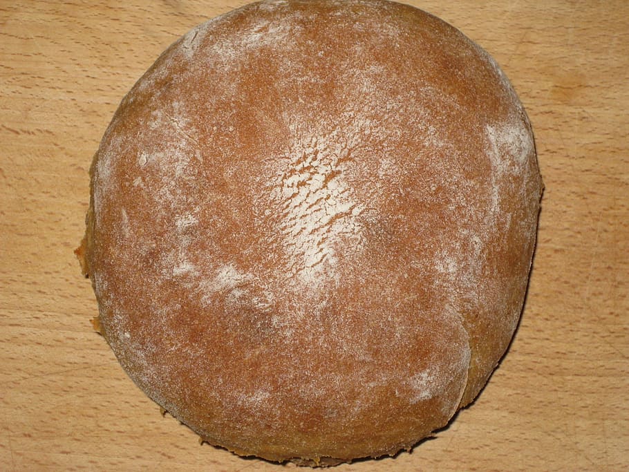 pa, pagès, pans, pa de pagès, selberbacken, fins i tot al forn, Refredar, menjar, vespres, berenar, farina, llesca de pa, marró, fleca, cocció, massa de pastisseria, blat, material de fusta, frescor, al forn, menjar i beguda, alimentació saludable, sencer, planta de cereals, cap gent, primer pla, a l'interior, directament a sobre, taula, natura morta, menjar dolç, vista d’angle alt, sol objecte, cercle, benestar, llest per menjar, forma, 2K