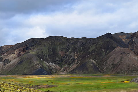 paisatge de l’horitzó, muntanya, ennuvolat, cel, fotografia de paisatge, camp de gespa, gris, durant el dia, camp, turó, núvol, rock, naturalesa, mongolia independent, paisatge, escenics, Àsia central, núvol - cel, Serra, veldt, a l'aire lliure, orkhon valley, herba, cap gent, Islandia, escenics - natura, medi ambient, bellesa a la natura, terra, escena no urbana, dia, escena tranquil·la, tranquil·litat, geologia, geografia física, destinacions de viatge, volcà, planta, cràter volcànic, 5K, CC0, domini públic, lliure de regalies