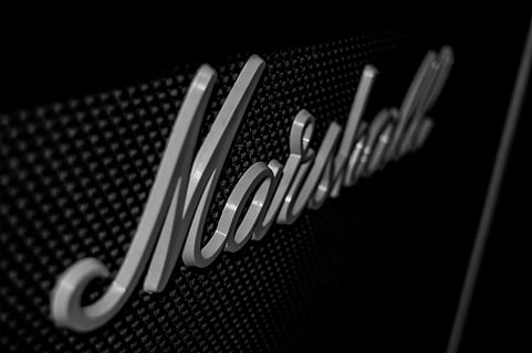 guitarra, marshall, amperio, amplificador, blanco negro, guitarra electrica, fondo negro, foto de estudio, música, de cerca, adentro, cultura de las artes y entretenimiento, tecnología, modelo, nadie, metal, instrumento musical, solo objeto, enfoque selectivo, comunicación, de color negro, oscuro, equipo, brillante, seguridad, primer plano extremo, codificación, 5K, CC0, dominio público, libre de derechos