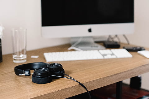 Computer, Tastatur, Apfel, Elektronik, modern, Technologie, Geschäft, Büro, Schule, Arbeit, Schreibtisch, Tabelle, Computerausrüstung, drinnen, Computerbildschirm, Möbel, Verbindung, Desktop-PC, Holz - Material, Computermaus, Computer Tastatur, keine Leute, schwarze Farbe, Stillleben, Kommunikation, kleine Gruppe von Objekten, 5K, CC0, gemeinfrei, lizenzfrei