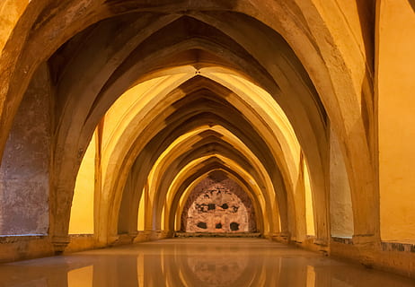 Granada, Reflexion, Wasser, Bogen, die Architektur, keine Leute, gebaute Struktur, der Weg nach vorn, drinnen, Geschichte, die Vergangenheit, Richtung, Gebäude, Gelb, Arkade, architektonische Säule, beleuchtet, Natur, abnehmende Perspektive, Decke, Tag, architektonisches Merkmal, gewölbt, Gothic Style, 4K, CC0, gemeinfrei, lizenzfrei