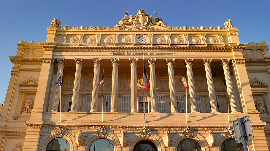 edifici, façana, arquitectura, antic, Cambra de comerç, ciutat, marseille, França, destinacions de viatge, estructura construïda, exterior de l'edifici, viatjar, columna arquitectònica, turisme, escultura, cel, vista d’angle baix, estàtua, el passat, història, naturalesa, cap gent, govern, ornamentat, estil clàssic, 4K