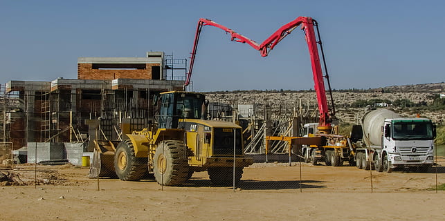 bouwplaats, constructie, bouwplaats, bouw, gebouw, ontwikkeling, werkend, bouw constructie, uitrusting, geen mensen, bedrijf, dag, buitenshuis, hemel, oliepomp, bouwindustrie, industrie, vervoer, landvoertuig, machinerie, bouwmachines, wijze van transport, natuur, aardeverhuizer, motorvoertuig, weg, wegenbouw, architectuur, brandstof en stroomopwekking, bouwuitrusting, industrieel materiaal, 4K, CC0, publiek domein, royaltyvrij