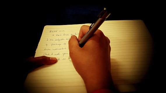 notes, missatge, paraules, part del cos humà, mà humana, escriure, mà, bolígraf, educació, paper, text, gent, llibre, publicació, celebració, comunicació, escriptura a mà, part del cos, aprenentatge, carta, nen, a l'interior, fosc, estudiar, dit, ploma estilogràfica, 5K, CC0, domini públic, lliure de regalies
