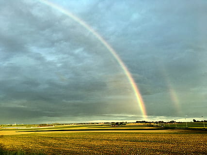 arc de Sant Martí, sol, pluja, escenics, camp, naturalesa, paisatge, cap gent, núvol - cel, cel, bellesa a la natura, escenics - natura, medi ambient, terra, escena tranquil·la, tranquil·litat, planta, escena rural, idíl·lic, pista de vapor, dia, agricultura, doble arc de Sant Martí, 4K, CC0, domini públic, lliure de regalies
