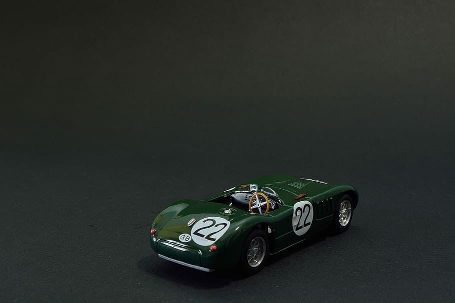 Modellauto, Maschine, Wettbewerb, Epoche, Modell-, Auto, Jahrgang, Oldtimer, Fahrzeug, Grün, Nummer, Räder, dunkel, kopieren sie platz, schwarzer Hintergrund, schwarze Farbe, Studioaufnahme, keine Leute, Transportmittel, Transport, drinnen, Kraftfahrzeug, grau, grauer Hintergrund, Spielzeugauto, Landfahrzeug, grüne Farbe, Spielzeug, High Angle View, Sport, Nahansicht, Rad, 5K