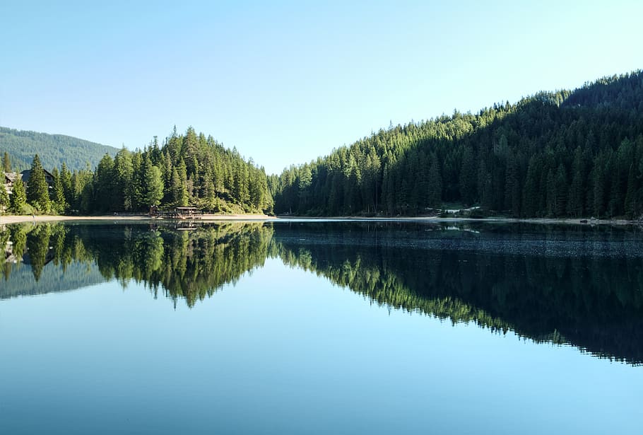 paisatge, muntanyes, naturalesa, cel, núvols, la llum del dia, medi ambient, bosc, alt, llac, vora del llac, duplicació, llac de muntanya, fons de pantalla de la natura, a l'aire lliure, reflexions, escènic, arbres, aigua, boscos, reflexió, arbre, escenics - natura, tranquil·litat, escena tranquil·la, bellesa a la natura, davant del mar, planta, simetria, idíl·lic, cel clar, cap gent, escena no urbana, dia, llac de reflexió, 4K