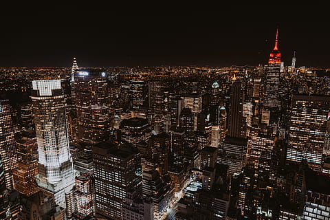Antenne, Foto, Nachtzeit, Gebäude, Luftbild, Stadtbild, städtische Skyline, Stadt, städtische Szene, die Architektur, Luftaufnahme, Wolkenkratzer, berühmter Platz, Gebäudehülle, New York City, gebaute Struktur, Turm, Stadt leben, Innenstadt, Manhattan - New York City, Empire State Building, Nacht-, High Angle View, Reiseziele, Architektur und Gebäude, beleuchtet, Bürogebäude außen, Menge, große Höhe, Himmel, überfüllt, Natur, Reise, Landschaft, modern, Nachtleben, Finanzviertel, 8K, CC0, gemeinfrei, lizenzfrei