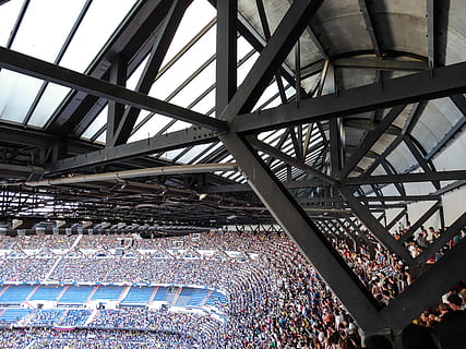 Struktura, stadion, budowa, architektura, Inżynieria, miejski, Miasto, Madryt, niebo, wewnątrz, materiały, sufity, perspektywiczny, sport, tłum, obiekt sportowy, fan - entuzjasta, piłka nożna, Grupa ludzi, zbudowana struktura, duża grupa ludzi, prawdziwi ludzie, widz, dzień, niski kąt widzenia, na dworze, przypadkowi ludzie, zawody, sufit, cele podróży, publiczność, podniecenie, 5K, CC0, domena publiczna, darmowe zdjęcia