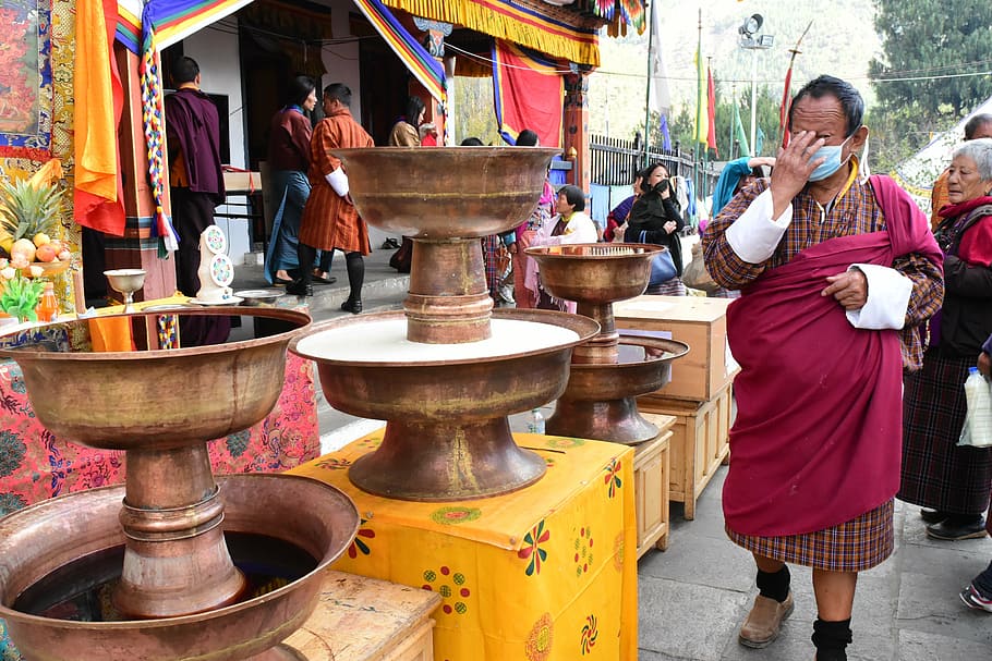 devoció, Bhutan, budisme, pelegrinatge, monestir, budista, asia, oració, Sant, cultures, religió, gent, construcció de temples, espiritualitat, cultura asiàtica oriental, cultura indígena, resant, viatjar, persones reals, mercat, adult, dones, lloc de culte, roba, creença, estils de vida, arquitectura, homes, roba tradicional, negoci petit, a l'aire lliure, 4K