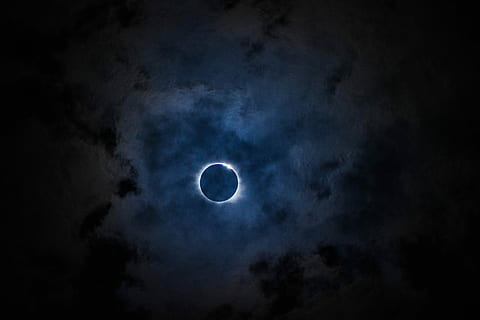fotografia de eclipse solar, eclipse da lua, lua, eclipse, céu, noite, céu noturno, nuvens, espaço, astronomia, nuvem - céu, ninguém, lua cheia, Sombrio, natureza, beleza na natureza, scenics - natureza, ao ar livre, tranquilidade, visão de baixo ângulo, azul, cena tranquila, exploração espacial, nublado, lua planetária, luar, azul escuro, 5K, CC0, domínio público, royalty free