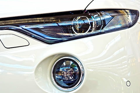 auto, riflettore, lampada, luce, fari dell'auto, diodi emettitori di luce, settore automobilistico, luci, luce dell'automobile, illuminazione, veicolo, faro anteriore, cromo, maserati, levante, maserati levante, veicolo a motore, modo di trasporto, veicolo terrestre, riflessione, mezzi di trasporto, faro, vetro - materiale, giorno, macchina vintage, avvicinamento, in stile retrò, nessuno, brillante, metallo, attrezzatura per l'illuminazione, all'aperto, specchietto retrovisore, luce del veicolo, color argento, 4K, CC0, dominio pubblico, privo di copyright