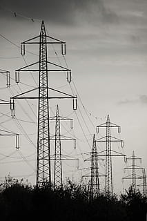 aktuell, Hochspannung, Pylon, Strommast, stehlen, Stromleitung, Elektrizität, Energie, Netzteil, Technologie, Himmel, Stromerzeugung, Schwarz und weiß, Stromspannung, Kabel, Kraftstoff- und Stromerzeugung, wolke - himmel, Flachwinkelansicht, keine Leute, Verbindung, Natur, gebaute Struktur, draußen, die Architektur, Tag, große Höhe, Pflanze, Baum, elektrische Ausrüstung, Komplexität, 5K, CC0, gemeinfrei, lizenzfrei