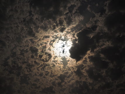 nattehimmel, skyer, fullmåne, måne, natt, himmel, mørke, nattfotografi, dystert, truende, skummelt, sky - himmel, ingen folk, scenics, belyst, natur, skjønnhet i naturen, ro, naturskjønnhet - natur, rolig scene, lav vinkel visning, clouds, sollys, dramatisk himmel, full ramme, utendørs, solnedgang, ærefrykt, bakgrunn, idylliske, dag, illevarslende, meteorologi, 4K, CC0, offentlig domene, opphavsrett gratis