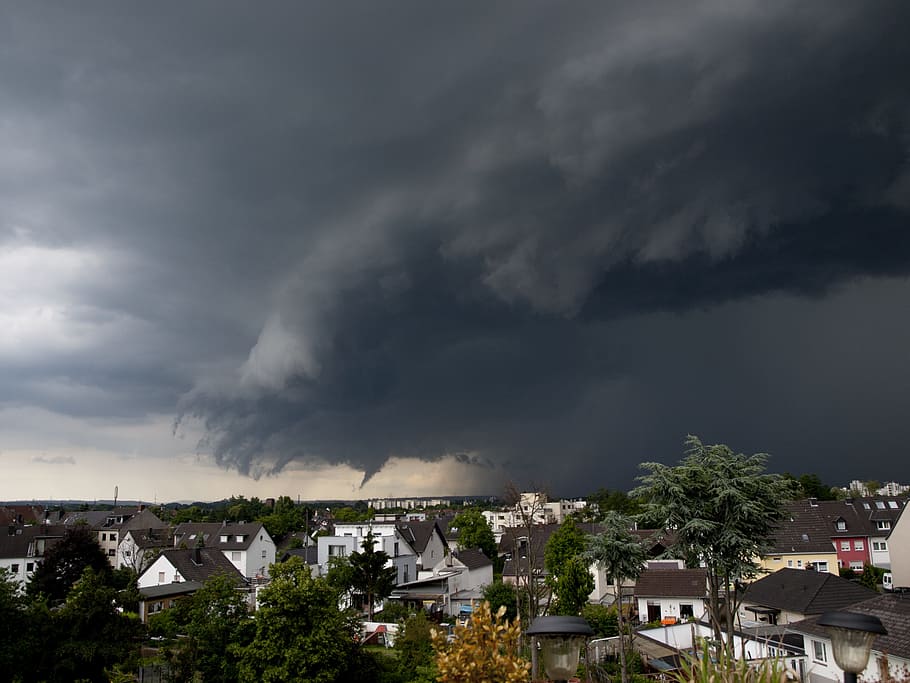 temný, mraky, domy, bouřka, déšť, nebe, hrom, počasí, mrak, bouřlivý, windrose, tornádo, město, vesnice, troisdorf, velkoměsto, střecha, domovů, Domov, budova, střechy, rachot, vpřed, větrný, exteriér budovy, architektura, mrak - nebe, stavba, bouřkový mrak, životní prostředí, strom, Příroda, moci, rezidenční čtvrti, Dům, zatažený, den, nikdo, extrémní počasí, venku, zlověstný, města, 2K