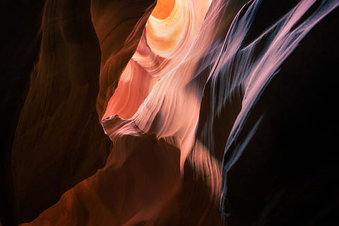 Gran Canó, nit, fosc, patró, rock, canyon, fons negre, tir de l'estudi, una persona, rock - object, sòlid, a l'interior, resum, geologia, formació de roca, naturalesa, bellesa, moviment, eteri, adult, tranquil·litat, bellesa a la natura, part del cos humà, moda, erosionat, gres, dona guapa, 4K, CC0, domini públic, lliure de regalies