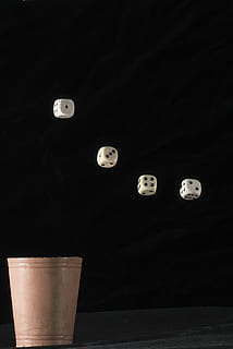 fondo, oscuridad, cubo, criba vibradora, modelo, fondo negro, nadie, beber, adentro, refresco, comida y bebida, grupo de objetos, foto de estudio, mesa, tres objetos, naturaleza muerta, café, negocio, de color negro, forma geometrica, actividad de ocio, equipo de iluminación, forma, 1080P, CC0, dominio público, libre de derechos