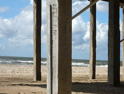 platja, publicació, llum, ombra, sorra, Dinamarca, Mar del nord, aigua, mar, bigues de fusta, cel, núvol - cel, horitzó sobre l’aigua, Riba, terra, horitzó, naturalesa, bellesa a la natura, dia, escenics - natura, escena tranquil·la, tranquil·litat, cap gent, arquitectura, estructura construïda, columna arquitectònica, a l'aire lliure, post de fusta, 2K, CC0, domini públic, lliure de regalies