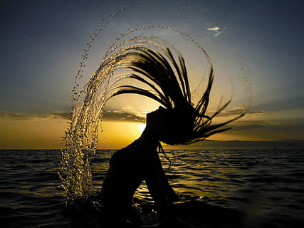 Silhouette, Frau, Karosserie, Wasser, Strand, dunkel, Schatten, Sonne, Himmel, Meer, Sonnenuntergang, eine Person, Horizont über Wasser, Horizont, Schönheit in der Natur, Natur, Bewegung, Szenen - Natur, plantschen, draußen, Ruhe, Land, Seitenansicht, ruhige Szene, Haare werfen, 4K, CC0, gemeinfrei, lizenzfrei