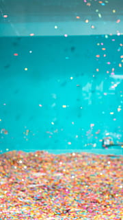 steen in diverse kleuren, tank, geassorteerde kleuren glitter, water, blauw, zee, geen mensen, zwembad, natuur, detailopname, achtergronden, turkoois gekleurd, dag, beweging, buitenshuis, volledig kader, waterkant, schoonheid in de natuur, multi gekleurd, onderwater-, 2K, CC0, publiek domein, royaltyvrij