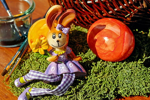 iepure figurină, maro, coş, iepurașul de Paște, Paști, iepure de câmp, figura, ședință, mușchi, oua de Paste, perie, a picta, temă easter, amuzant, primăvară, decor, culturi, tradiţie, celebrare, iarbă, în interior, nici o persoana, dovleac, zi, Jack o 'lanternă, glob de Craciun, artă și sculptură, reprezentare, ambarcațiune, creativitate, reprezentare umană, vacanţă, Halloween, eveniment de vacanță, asemănarea bărbaților, natură, eveniment, jucărie, a închide, 4K, CC0, domeniu public, fără drepturi de autor