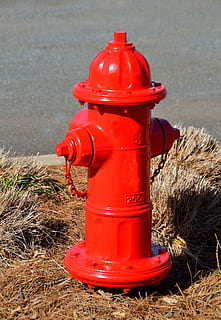 Feuerhydrant, Sicherheit, rot, Hydrant, Notfall, Stecker, Schutz, Rettung, Achtung, Schlauch, Metall, Abteilung, Rohr, Stadt, Straße, Druck, Verhütung, Ventil, Ausrüstung, löschen, draussen, Farbe, Bedienung, Feuerlöscher, städtisch, Feuer bekämpfen, draußen, Tag, Sand, keine Leute, Strand, Feld, Land, Natur, Gras, Unfälle und Katastrophen, Sonnenlicht, Pflanze, Notfallausrüstung, Briefkasten, Fußweg, öffentliches Postfach, 4K, CC0, gemeinfrei, lizenzfrei