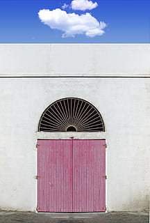 porta, nuvem, parede, abstrato, artístico, artisticamente, surreal, fantasia, estrutura construída, arquitetura, exterior do edifício, dia, nuvem - céu, fechadas, recurso de construção de parede, céu, ninguém, ao ar livre, Entrada, construção, metal, natureza, cor branca, janela, arco, segurança, protecção, fã exausto, 2K, CC0, domínio público, royalty free