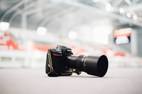 selektiv, fokus fotografie, nikon dslr kamera, Boden, schwarz, DSLR-Kamera, Kamera, Nikon, dslr, Kamera - Fotoausrüstung, Ausrüstung, Objektiv - optisches Instrument, Technologie, drinnen, Industrie, keine Leute, Fotografie-Themen, Nahansicht, Tag, Fotoausrüstung, Fokus auf den Vordergrund, Digitalkamera, Linse - Auge, Besetzung, modern, Kunst, Kultur und Unterhaltung, Spiegelreflexkamera, Fotografieren, 5K, CC0, gemeinfrei, lizenzfrei