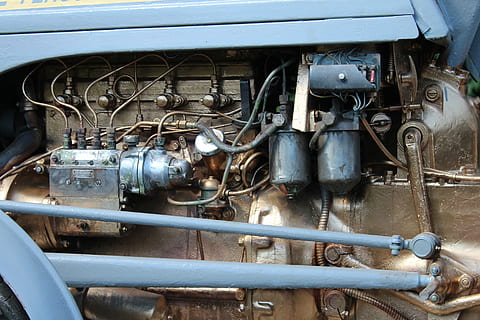 Traktormotor, Motorblock, Motor-, Oldtimer, Transportmittel, Transport, Metall, keine Leute, Landfahrzeug, Motor, Tag, Nahansicht, Kraftfahrzeug, Auto, Verbindung, draußen, verlassen, Technologie, stationär, alt, Rohr - Rohr, Maschinen, obsolet, Maschinenteil, Verschlechterung, Komplexität, Netzteil, 5K, CC0, gemeinfrei, lizenzfrei