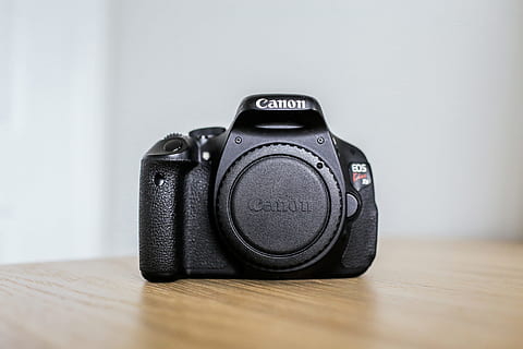 Canon camera, technology, camera, tech, camera - Photographic Equipment, equipment, lens - Optical Instrument, photography Themes, single Object, old, shutter, indoors, old-fashioned, no people, table, close-up, still life, black color, photographic equipment, flooring, digital camera, selective focus, copy space, modern, 4K