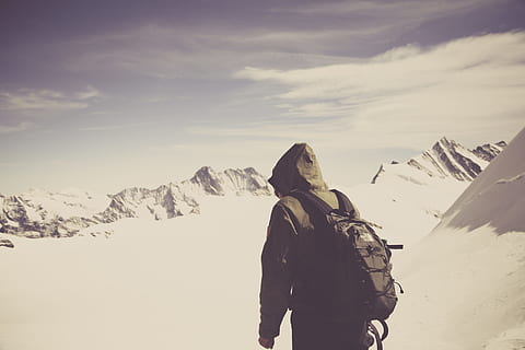 foto, persoon, wandelen, rugzak, bergen, gearchiveerd, sneeuw, Jungfraujoch, top, berg-, solide, Zwitserland, bedekt, vrouw, doelwit, uitzicht, alpinisme, bergbeklimmer, winter, koude temperatuur, echte mensen, scenics - natuur, schoonheid in de natuur, vrijetijdsbesteding, een persoon, warme kleding, hemel, bergketen, levensstijlen, wolk - lucht, avontuur, kleding, staand, vakanties, niet-stedelijke scène, met sneeuw bedekte berg, buitenshuis, kijkend naar uitzicht, 4K, CC0, publiek domein, royaltyvrij